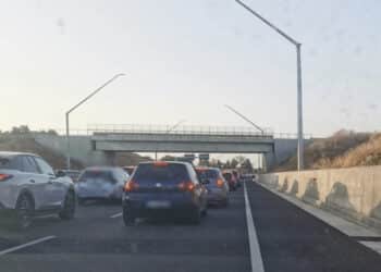 Tutti in coda sulla Ss195: anche due ore di attesa a causa di alcuni incidenti, traffico in tilt