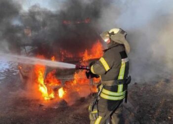 Lettera ai piromani della moglie di un vigile del fuoco: “Ogni giorno vivo con paura e angoscia”