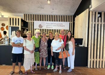 Mogoro, aperta la fiera dell’artigianato artistico della Sardegma: i primi biglietti a una comitiva lombardo-veneta