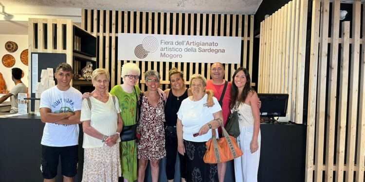 Mogoro, aperta la fiera dell’artigianato artistico della Sardegma: i primi biglietti a una comitiva lombardo-veneta
