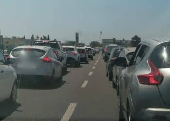 Incubo Ss 131, oltre 10 km di auto incolonnate sotto il sole verso Cagliari