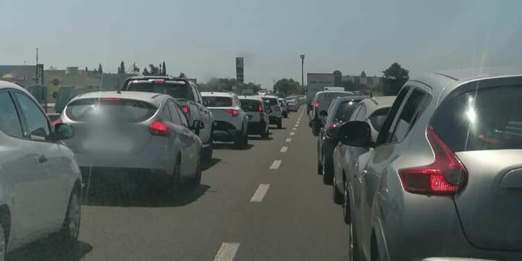 Incubo Ss 131, oltre 10 km di auto incolonnate sotto il sole verso Cagliari