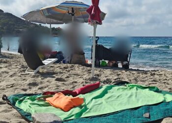 Torre delle Stelle, ombrelloni piazzati di notte e bagnanti fantasma anche a Genn’e Mari