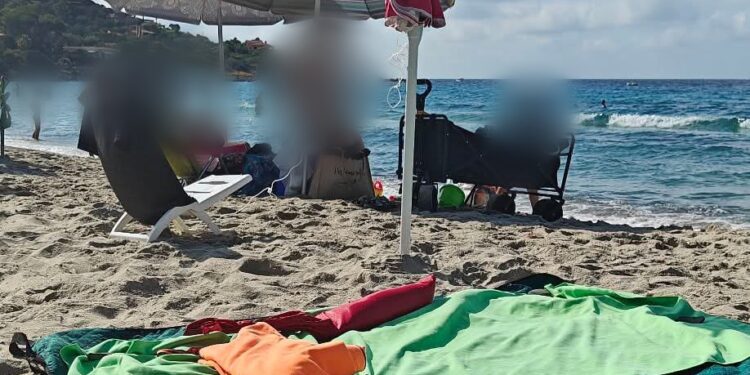 Torre delle Stelle, ombrelloni piazzati di notte e bagnanti fantasma anche a Genn’e Mari