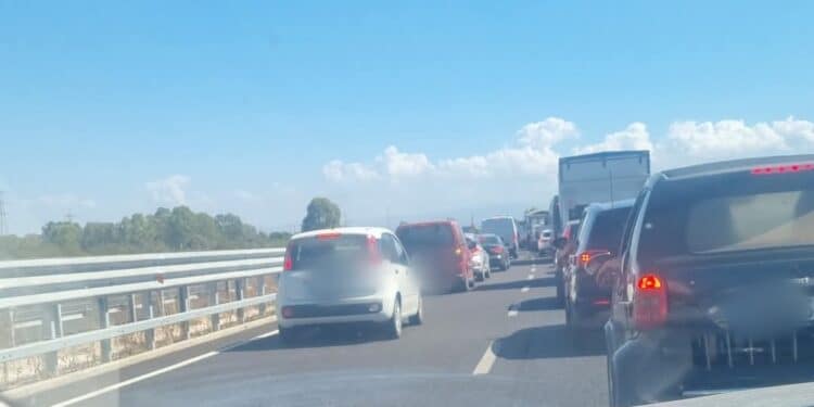 Sulcitana nel caos, ore di fila per raggiungere Capoterra