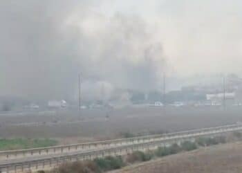 Serramanna accerchiata dalle fiamme: il fumo avvolge il paese, aria irrespirabile