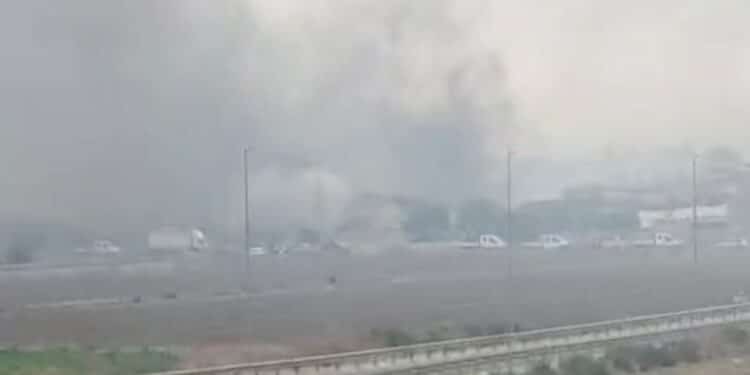 Serramanna accerchiata dalle fiamme: il fumo avvolge il paese, aria irrespirabile