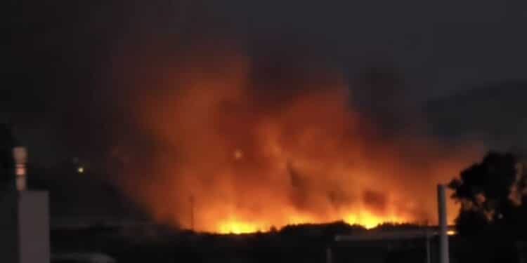 Assemini, la piaga degli incendi non si ferma: grosso rogo nei pressi di Ponti Nou