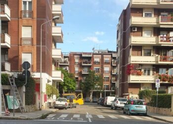 Cagliari, la denuncia di Bruna: “In via Nizza prigionieri in casa nostra, parcheggi selvaggi davanti al bar e rischio incidenti”