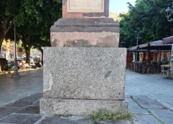 Cagliari, piazza Yenne non solo sporca: “E’ totalmente abbandonata”