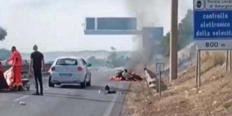 Terribile scontro fra moto e auto sulla 131 a Selargius: centauro 40enne gravissimo al Brotzu di Cagliari