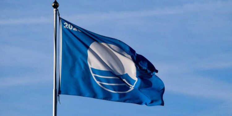 Quartu celebra la Bandiera Blu 2025: dal Poetto al centro tra mare, cultura e amore per gli animali