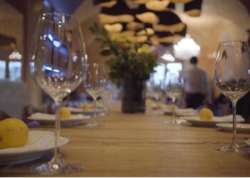 Fuga dal lavoro nel turismo in Sardegna: nero, ricatti, sfruttamento e finti part time fanno scappare i giovani