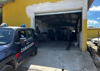 San Basilio, officina abusiva e discarica con rifiuti speciali: sequestro e maxi multa