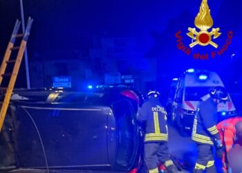 Alghero, tragico incidente all’alba: si ribalta con l’auto, muore a 51 anni