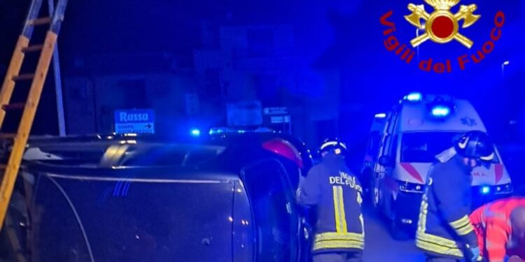 Alghero, tragico incidente all’alba: si ribalta con l’auto, muore a 51 anni