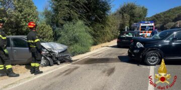 Porto Torres, terribile frontale fra due auto: tre feriti in ospedale