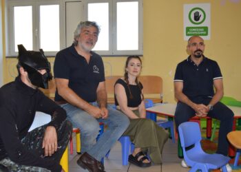 In carcere a Uta la sala d’attesa si colora con l’arte: la carezza di Manu Invisible ai figli dei detenuti