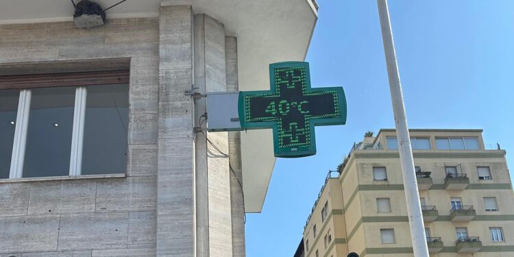 Cagliari sulla graticola, il caldo non dà tregua: 40 gradi in città e nella notte si sono superati i 30