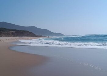 Salvate due turiste in difficoltà a Scivu, l’appello del bagnino: “Prudenza e attenzione, anche quando il mare è calmo”