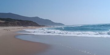 Salvate due turiste in difficoltà a Scivu, l’appello del bagnino: “Prudenza e attenzione, anche quando il mare è calmo”