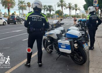 Cagliari, in fuga dopo incidenti stradali: denunciati due uomini e una donna
