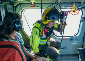 Escursionista 21enne smarrita e bloccata in parete: recuperata in buone condizioni a Cala Mariolu
