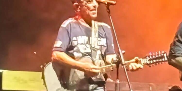 Edoardo Bennato a Cagliari manda in delirio il pubblico alla Fiera: storia di un concerto mozzafiato e commovente