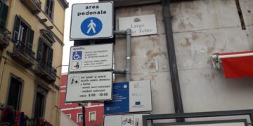 Cagliari, rider e monopattini selvaggi (spesso contromano)sfrecciano indisturbati in tutto il centro di Cagliari