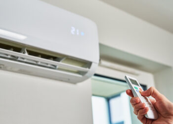 Cagliari, estate salasso per il caldo record: +55% in bolletta, volano i costi per i condizionatori