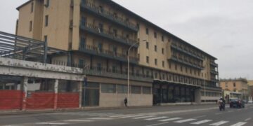 Cagliari, l’hotel extra lusso dopo dieci anni non è ancora nato: il Mediterraneo abbandonato resta nel degrado