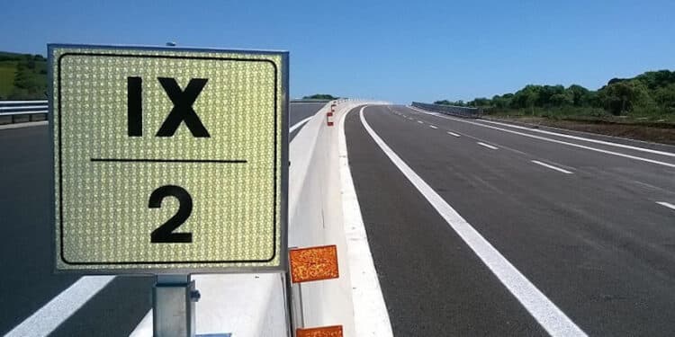 Oristano, turisti in panne salvati da un giovane dopo un incidente in moto