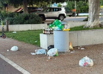 Cestini pieni di rifiuti a Su Siccu, Mura: “Occorre potenziare la pulizia”