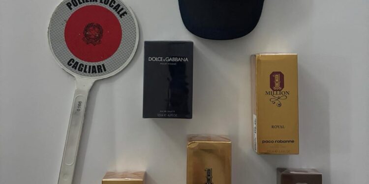 Cagliari, sorpreso a rubare profumi da un negozio: 23enne denunciato dalla Polizia Locale