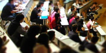 Cagliari, emergenza giovani: universitari in fuga, 4 su dieci non tornano in Sardegna dopo la laurea