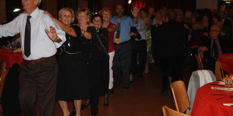 Sarroch, la serata della Terza età senza anziani: “Siamo rimasti fuori”, è guerra