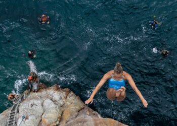 Porto Flavia ha ospitato la prima giornata della Coppa del Mondo di High Diving