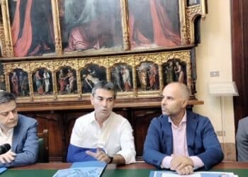 Poetto connesso h24: nuova navetta notturna, giornale in bus e pagamento digitale a bordo