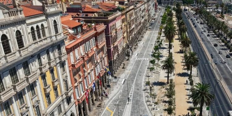 Via Roma riaperta, ma i cagliaritani si dividono tra entusiasmo e delusione: “È più bella, ma troppo caotica”