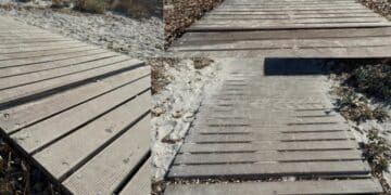 Putzu Idu, anziano oncologico cade sulle passerelle dissestate: “Mio padre ha quattro costole rotte, il Comune intervenga”