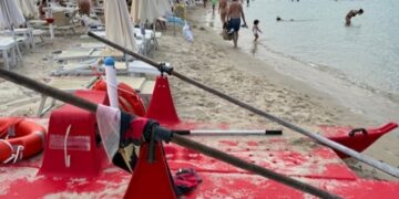 Scoglio di Peppino: spiaggia sempre più “privata” tra stabilimenti e battigia inesistente