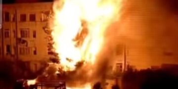 Cagliari, notte di paura a Pirri in via Argiolas: incendio divampato a pochi metri dalle case e dalle auto in sosta