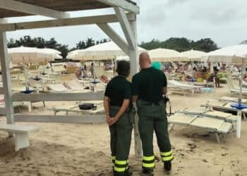 “Le spiagge devono restare di tutti e i controlli vanno fatti a inizio stagione”: la rabbia dei cittadini dopo le multe agli stabilimenti irregolari a Muravera