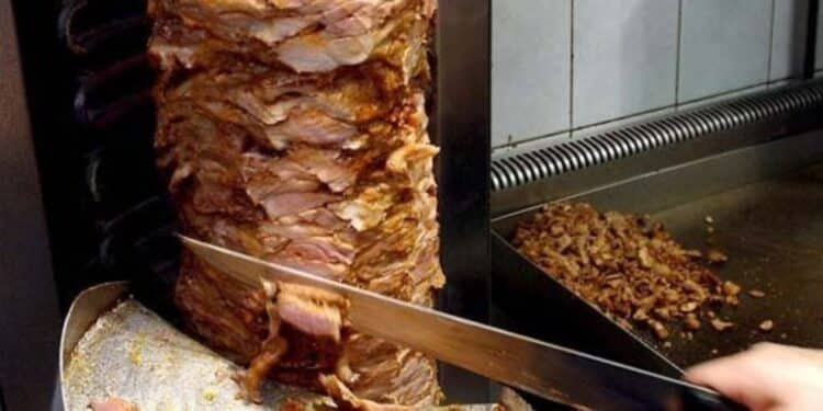 Cagliari e hinterland, tutti pazzi per il kebab: quasi 30 punti vendita tra città e periferia, è la nuova “invasione” del food