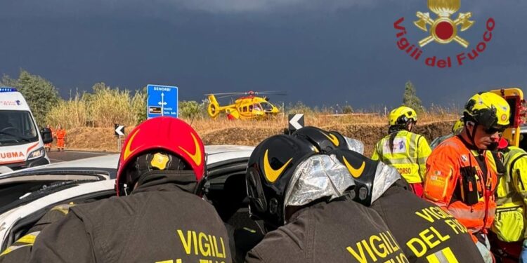 Senorbì, scontro fra due auto sulla 128: 3 feriti in codice rosso