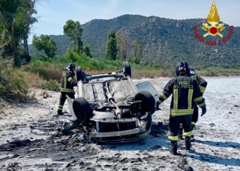 Muravera, auto esce fuoristrada e si ribalta: passeggeri in elisoccorso all’ospedale