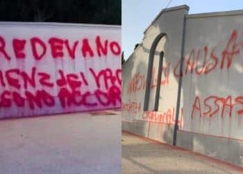 Oristano, il cimitero di San Pietro deturpato con scritte no vax