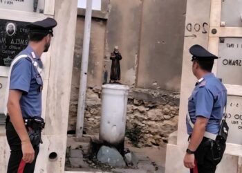 Cagliari, atto vandalico al cimitero di San Michele: incendiata la statua di San Pio