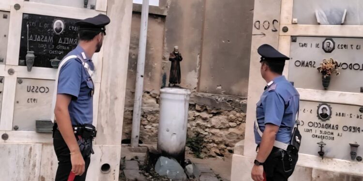 Cagliari, atto vandalico al cimitero di San Michele: incendiata la statua di San Pio