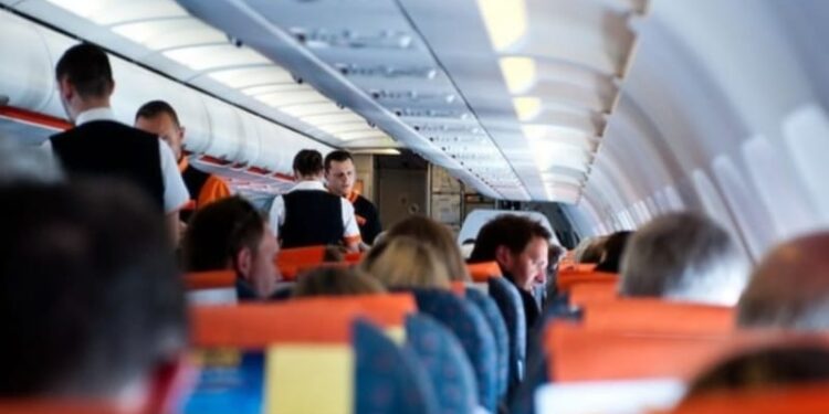 Odissea sul volo Ryanair Perugia-Cagliari: passeggeri bloccati a bordo per più di un’ora e mezza